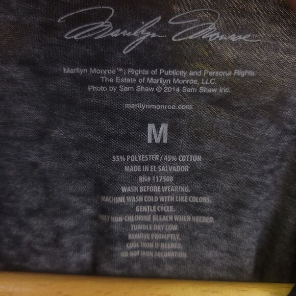 Merilyn Monroe Gray Pink Glamour Shirt Short Sleeve Size Medium - Picture 3 of 4